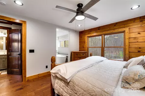 Bedroom - 254 Jay Bird Dr, Sylva, NC 28779 photo 2 of 4