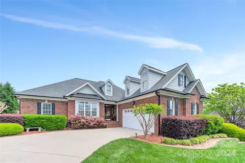 4008 High Cliff Ct, Gastonia, NC 28056