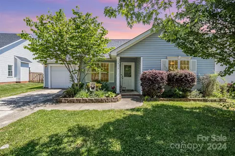 1913 Conifer Cir, Charlotte, NC 28213