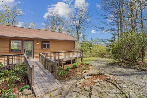 126 Chestnut Forest Rd, Fairview, NC 28730