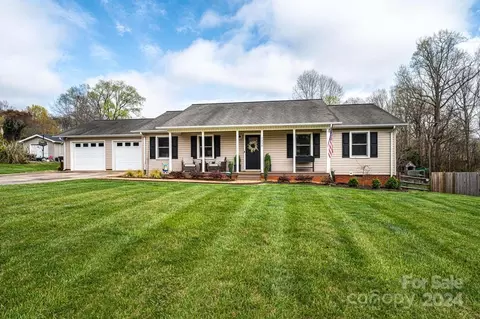 1328 Hidden Creek Cir, Hickory, NC 28602