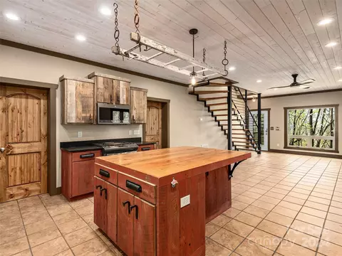 Kitchen - 334 Flat Top Mountain Rd, Fairview, NC 28730 photo 2 of 4