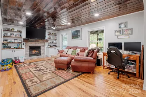 74 Woodstone Way, Canton, NC 28716