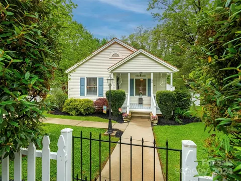 38 S Hill St, Waynesville, NC 28786