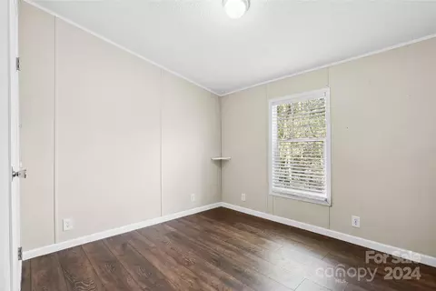 Bedroom - 3262 Windswept Ridge Rd, Marshall, NC 28753 photo 2 of 3