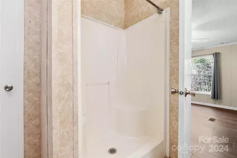 Bath - 3262 Windswept Ridge Rd, Marshall, NC 28753 photo 4 of 5