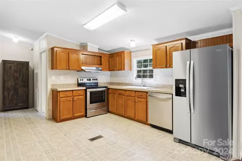 Kitchen - 3262 Windswept Ridge Rd, Marshall, NC 28753 photo 2 of 4