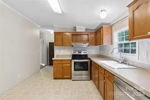 Kitchen - 3262 Windswept Ridge Rd, Marshall, NC 28753 photo 4 of 4