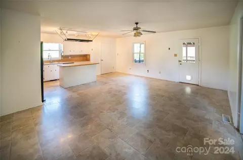 Exterior - 422 Bost Rd, Morganton, NC 28655 photo 5 of 15