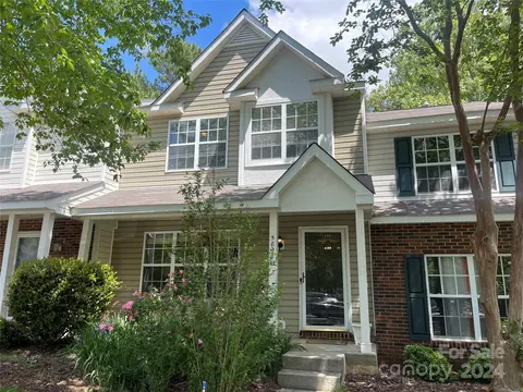 5837 Cougar Ln, Charlotte, NC 28269