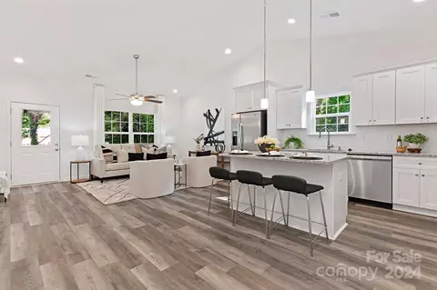 331 Austin Dr, Charlotte, NC 28213