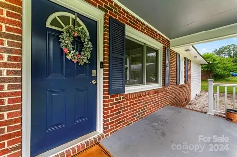 1581 Riverview Cir, Fort Lawn, SC 29714