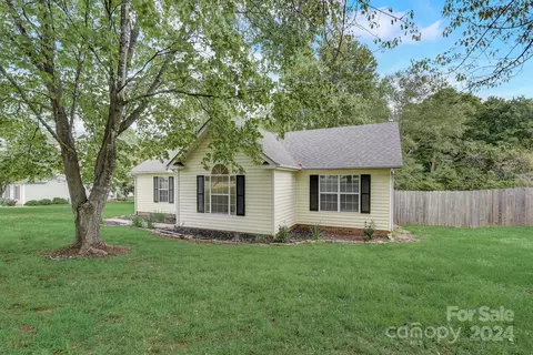 Exterior - 708 Station Dr, Monroe, NC 28110 photo 2 of 8