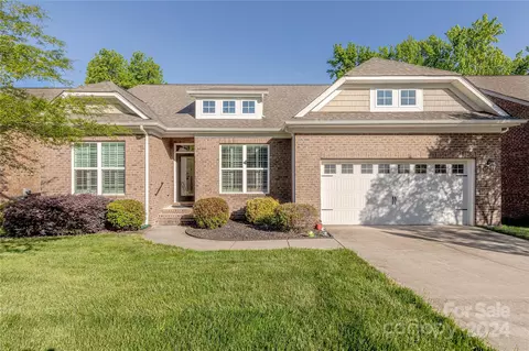 1818 Alden Oaks Ln, Charlotte, NC 28270