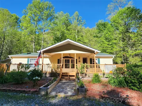 111 Chestnut Cv, Whittier, NC 28789