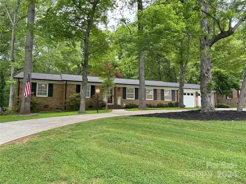 646 Heatherly Rd, Mooresville, NC 28115