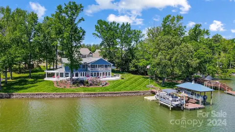 17929 New Mark Ave, Charlotte, NC 28278