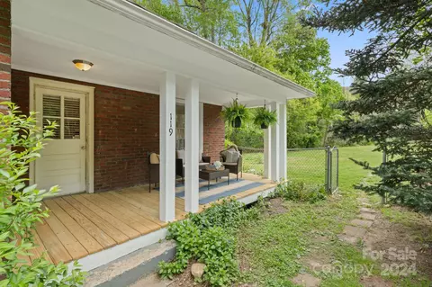 119 Powell St, Swannanoa, NC 28778