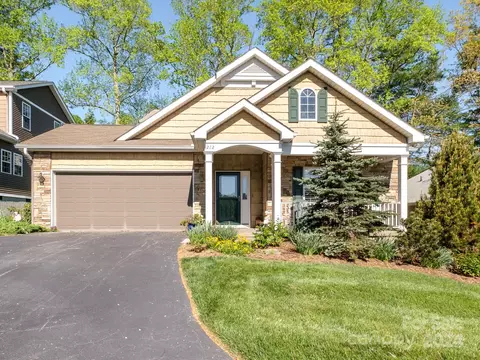 222 Shaws Creek Farm Rd, Hendersonville, NC 28739