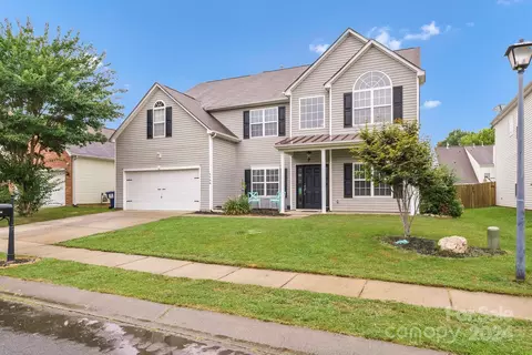 5706 Falkirk Ln, Matthews, NC 28104