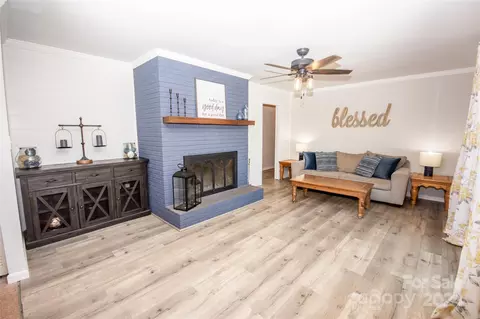 110 Heavenly Dr, Statesville, NC 28625