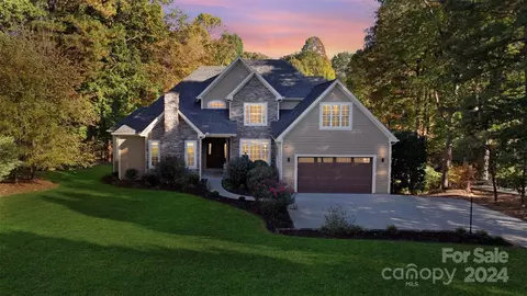 2676 Camden Pointe Dr, Sherrills Ford, NC 28673