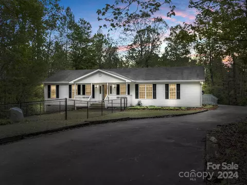 148 Roan Dr, Lake Lure, NC 28746