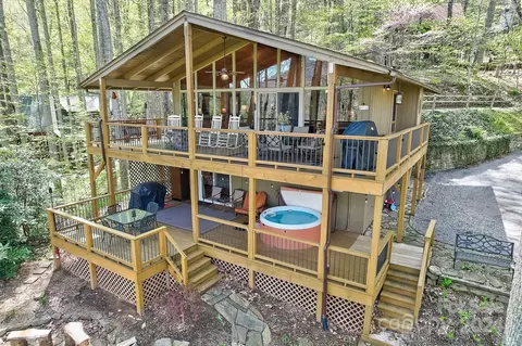 117 Birch Rd, Maggie Valley, NC 28751