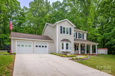 3030 Village Ct, Morganton, NC 28655