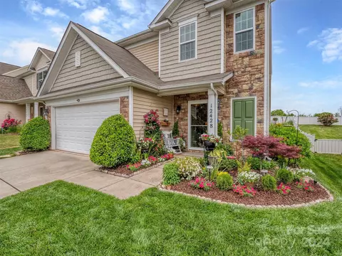 12428 Caracara Ct, Charlotte, NC 28278