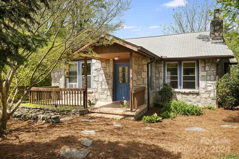 76 Wisteria Ln, Hendersonville, NC 28791