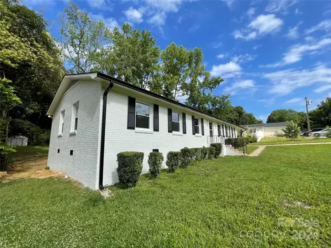 105 Survey St, Lancaster, SC 29720 photo 2