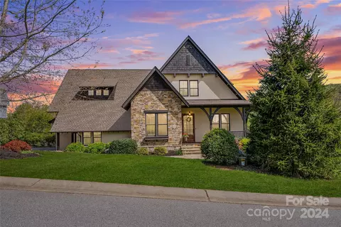 28 Autumn Leaf Dr, Fletcher, NC 28732