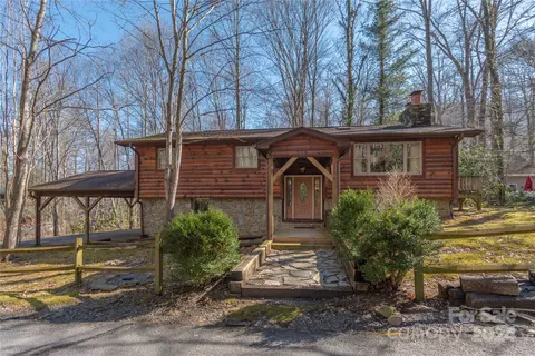 215 Spring Lake Rd, Maggie Valley, NC 28751