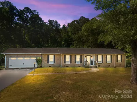 8691 Hills Dell Dr, Concord, NC 28027
