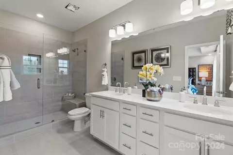 Bath - 415 Jetton St, Davidson, NC 28036 photo 2 of 3