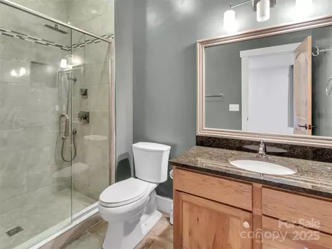 Bath - 12 Rolling Meadow Ln, Clyde, NC 28721 photo 5 of 6