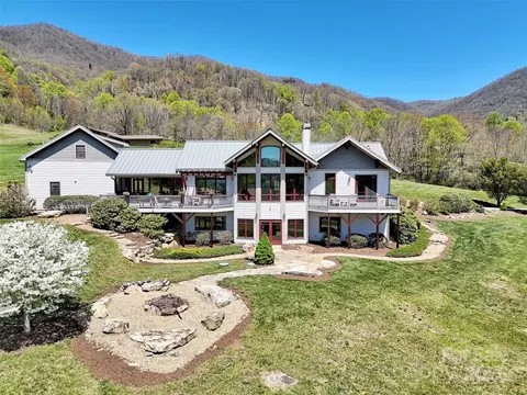 12 Rolling Meadow Ln, Clyde, NC 28721
