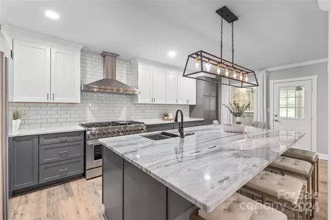 1250 Westbrook Cir, Gastonia, NC 28052