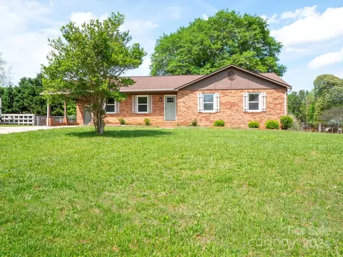 3317 Mistletoe Ln, Gastonia, NC 28056