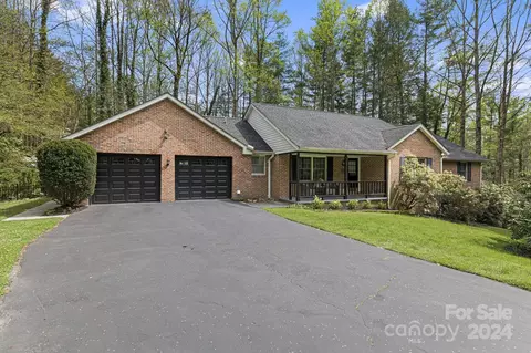 231 Raintree Dr, Hendersonville, NC 28791