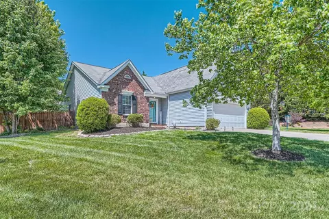 112 Crest Oak Ln, Mount Holly, NC 28120