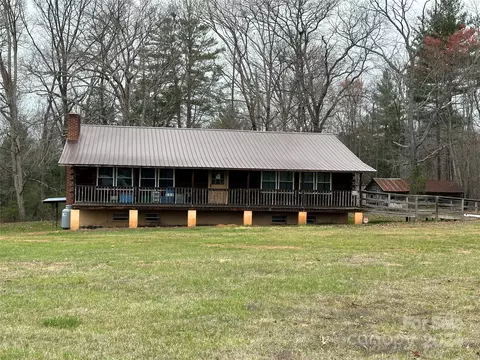 494 B And S Ln, Hickory, NC 28601