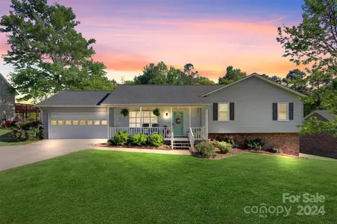45 Grandview St, Granite Falls, NC 28630
