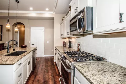 Kitchen - 18745 Daymark Dr, Cornelius, NC 28031 photo 4 of 6
