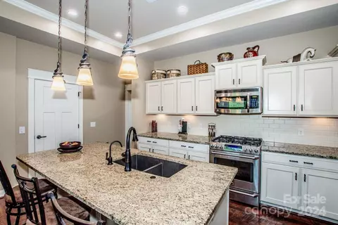 Kitchen - 18745 Daymark Dr, Cornelius, NC 28031 photo 3 of 6