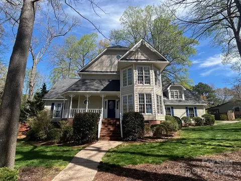 2860 Wimbledon Dr, Gastonia, NC 28056