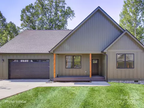 181 Byron Forest Dr, Horse Shoe, NC 28742