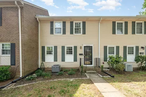 1806 Sabrina Ct, Charlotte, NC 28210