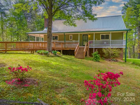 35 Aileen Dr, Hendersonville, NC 28792